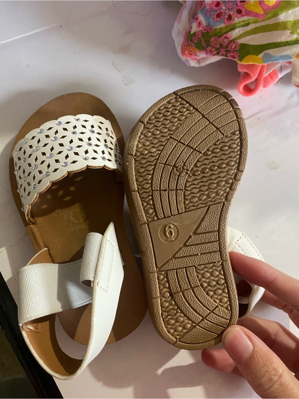 White Girls' Cutout Strap Sandals - Kids